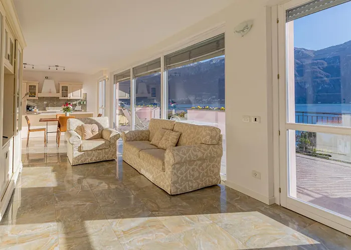 Casa Bianca - *