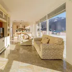 Casa Bianca - *