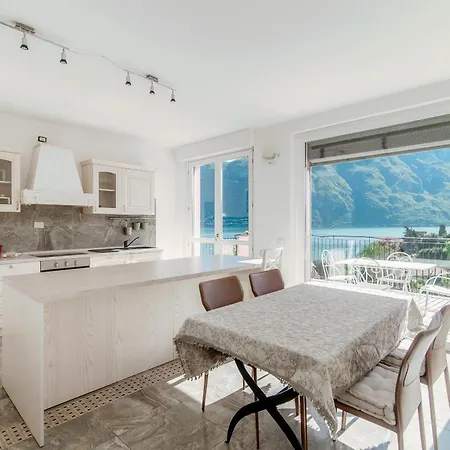 Casa Bianca - *