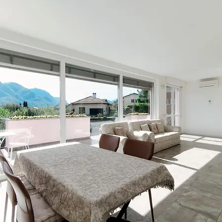 Casa Bianca - *
